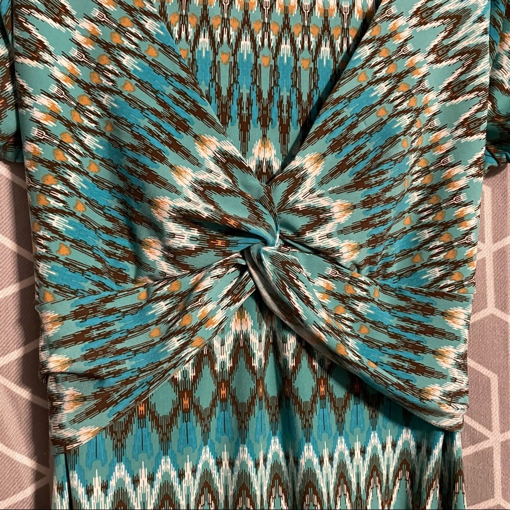 Sent to  Thredup-BCBGMAXAZRIA zigzag twist front dress in teal - Picture 14 of 15